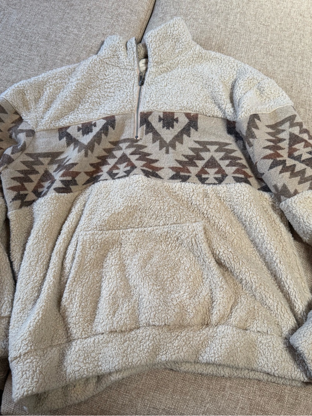 Womenโs Cream Sherpa Quarter-Zip Pullover with Geometric Pattern
